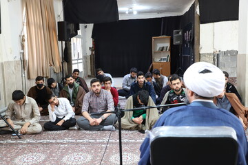 تصاویر/ نشست صمیمی مدیر حوزه علمیه کردستان با طلاب مدرسه علمیه امام باقر (ع) کامیاران