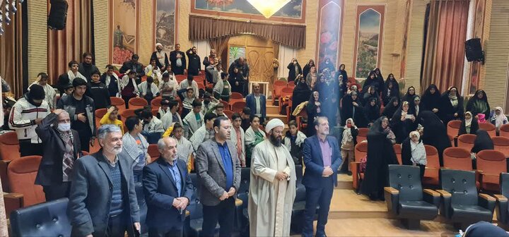 تصاویر/تجلیل خادمان و برترین های فرهنگی در امور مساجد قمصر