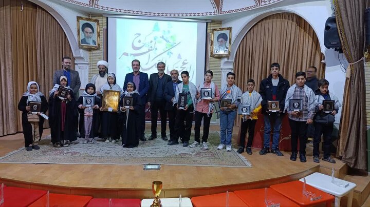 تصاویر/تجلیل خادمان و برترین های فرهنگی در امور مساجد قمصر