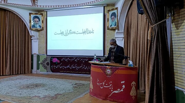 تصاویر/تجلیل خادمان و برترین های فرهنگی در امور مساجد قمصر