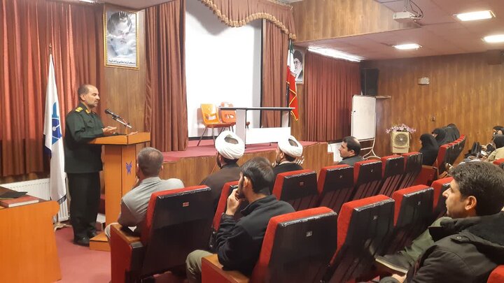 تصاویر/تجمع طلاب و دانشجویان قروه در دانشگاه آزاد اسلامی به مناسبت گرامیداشت هفته بسیج