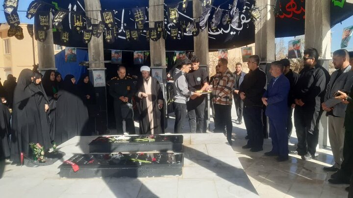 تصاویر/تجمع طلاب و دانشجویان قروه در دانشگاه آزاد اسلامی به مناسبت گرامیداشت هفته بسیج