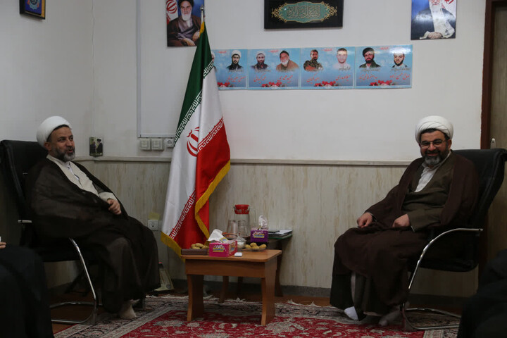 تصاویر/ دیدار مسئول دفتر نمایندگی شورای سیاست گذاری ائمه جمعه در استان خوزستان با مدیر حوزه علمیه خوزستان