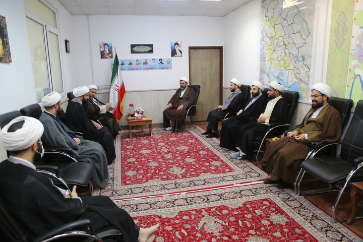 تصاویر/ دیدار مسئول دفتر نمایندگی شورای سیاست گذاری ائمه جمعه در استان خوزستان با مدیر حوزه علمیه خوزستان