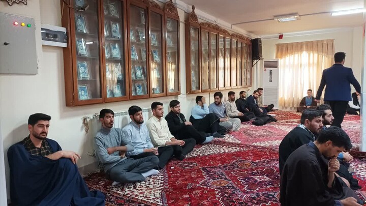 تصاویر/ جلسه اخلاق در مدرسه علمیه حضرت ولیعصر(عج) تبریز