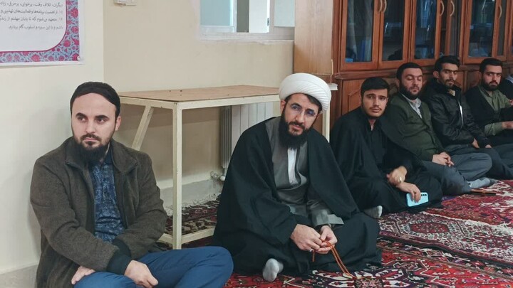 تصاویر/ جلسه اخلاق در مدرسه علمیه حضرت ولیعصر(عج) تبریز