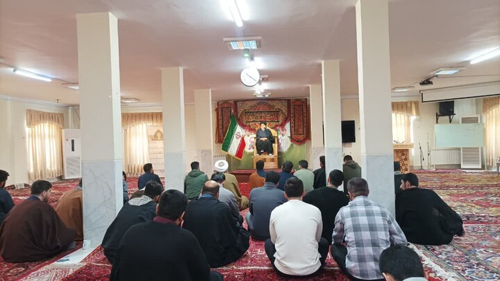 تصاویر/ جلسه اخلاق در مدرسه علمیه حضرت ولیعصر(عج) تبریز