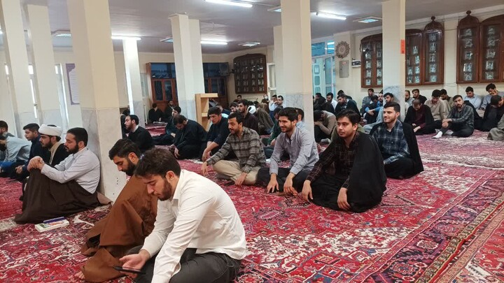 تصاویر/ جلسه اخلاق در مدرسه علمیه حضرت ولیعصر(عج) تبریز