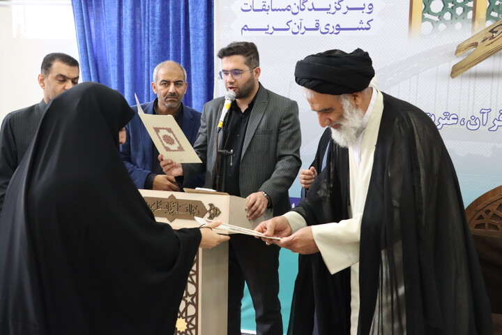 محفل متمرکز استانی هفته قرآن، عترت و نماز در اهواز