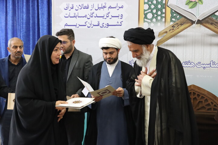 محفل متمرکز استانی هفته قرآن، عترت و نماز در اهواز