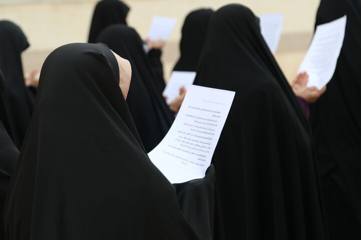 عکس/ اقامه نماز باران در حوزه علمیه خواهران بوشهر