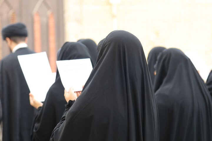 عکس/ اقامه نماز باران در حوزه علمیه خواهران بوشهر