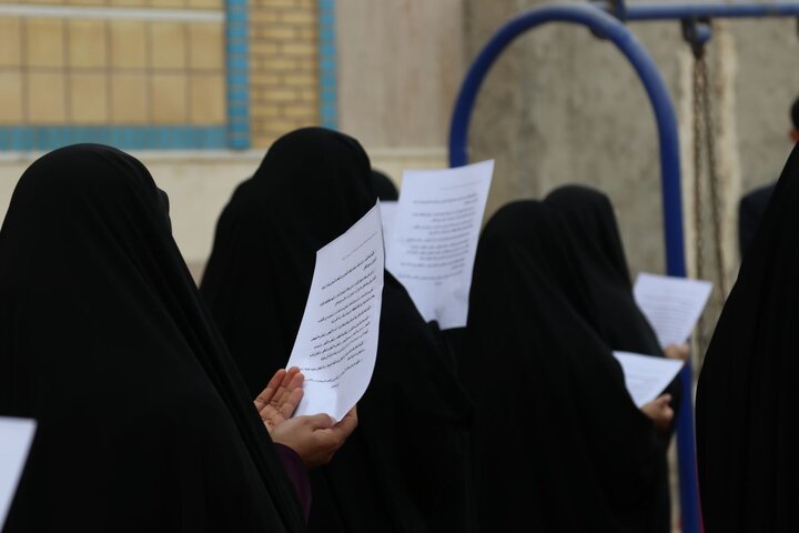 عکس/ اقامه نماز باران در حوزه علمیه خواهران بوشهر