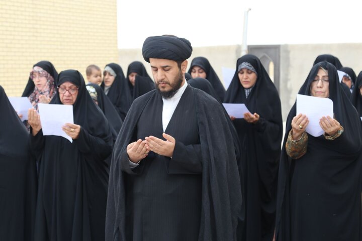 عکس/ اقامه نماز باران در حوزه علمیه خواهران بوشهر