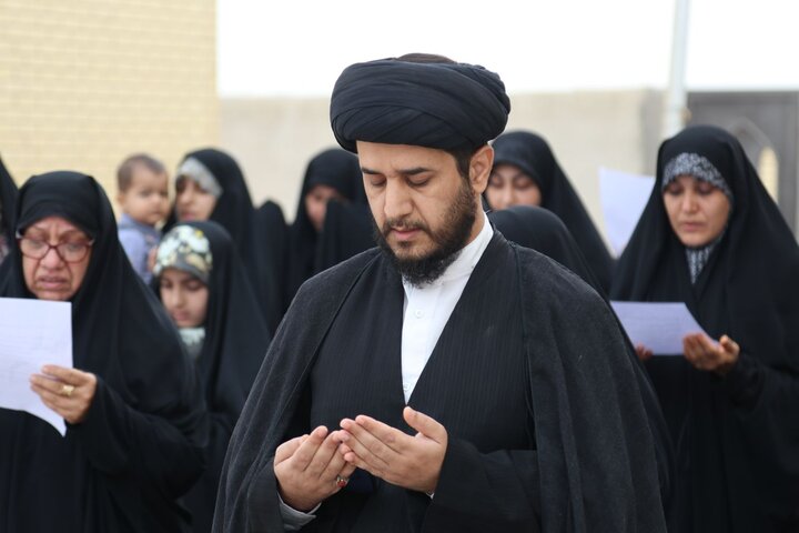 عکس/ اقامه نماز باران در حوزه علمیه خواهران بوشهر