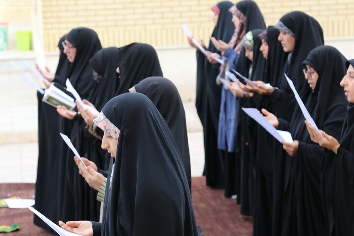 عکس/ اقامه نماز باران در حوزه علمیه خواهران بوشهر