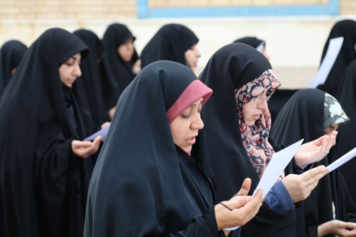 عکس/ اقامه نماز باران در حوزه علمیه خواهران بوشهر