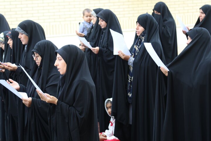 عکس/ اقامه نماز باران در حوزه علمیه خواهران بوشهر
