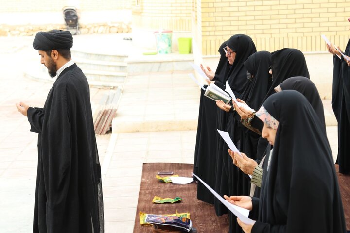 عکس/ اقامه نماز باران در حوزه علمیه خواهران بوشهر