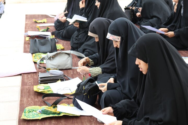 عکس/ اقامه نماز باران در حوزه علمیه خواهران بوشهر