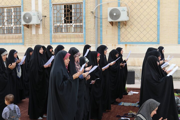 عکس/ اقامه نماز باران در حوزه علمیه خواهران بوشهر