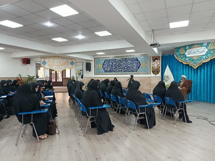 تصاویر/ نشست بصیرتی طلاب مدرسه علمیه الزهرا (س) ارومیه