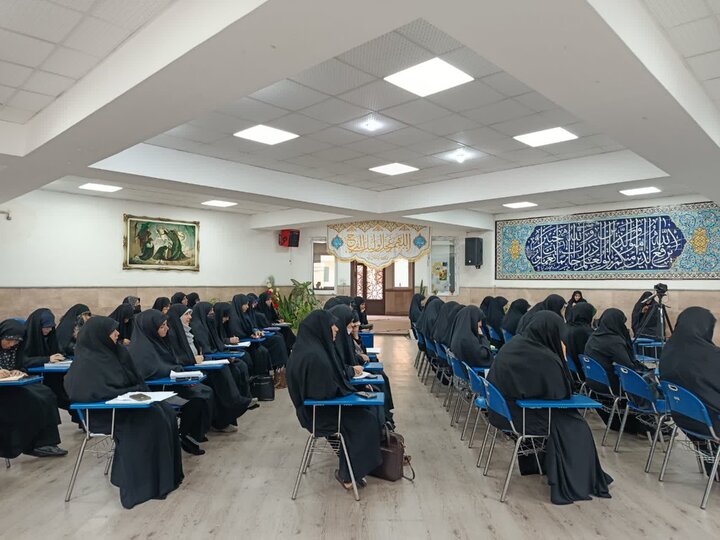 تصاویر/ نشست بصیرتی طلاب مدرسه علمیه الزهرا (س) ارومیه