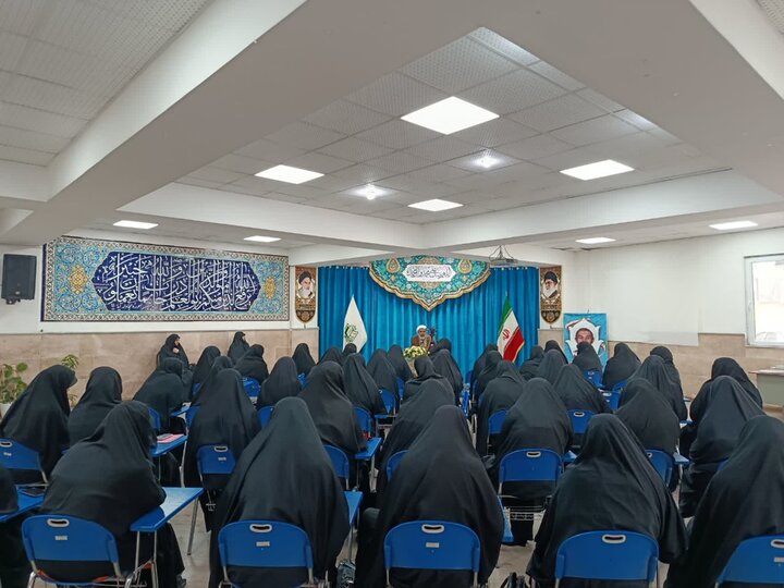 تصاویر/ نشست بصیرتی طلاب مدرسه علمیه الزهرا (س) ارومیه