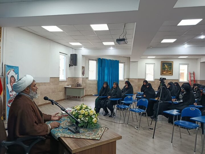 تصاویر/ نشست بصیرتی طلاب مدرسه علمیه الزهرا (س) ارومیه