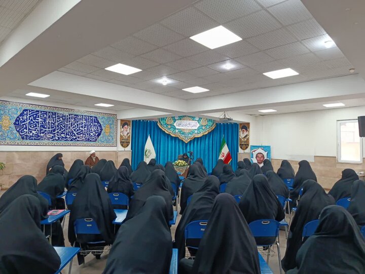 تصاویر/ نشست بصیرتی طلاب مدرسه علمیه الزهرا (س) ارومیه