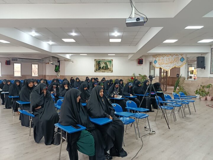 تصاویر/ نشست بصیرتی طلاب مدرسه علمیه الزهرا (س) ارومیه