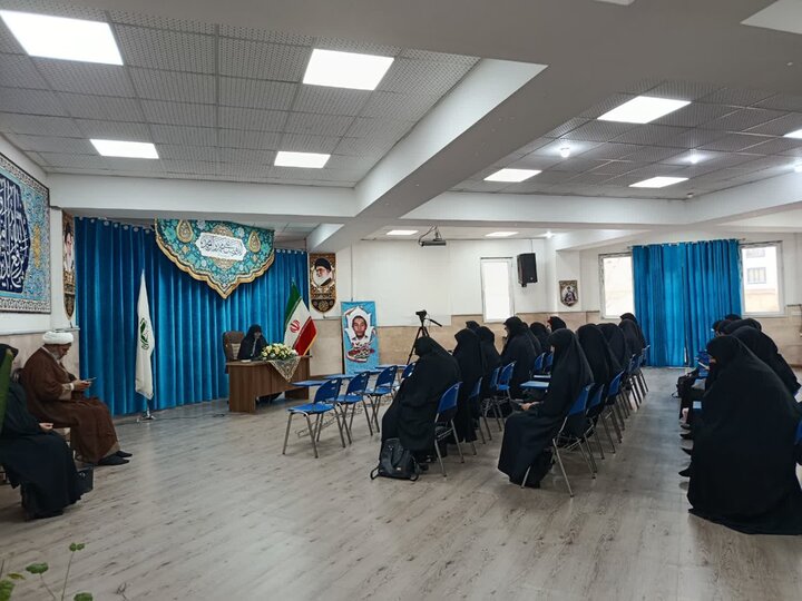 تصاویر/ نشست بصیرتی طلاب مدرسه علمیه الزهرا (س) ارومیه