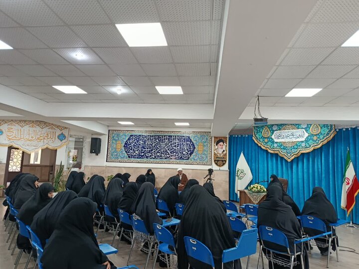 تصاویر/ نشست بصیرتی طلاب مدرسه علمیه الزهرا (س) ارومیه