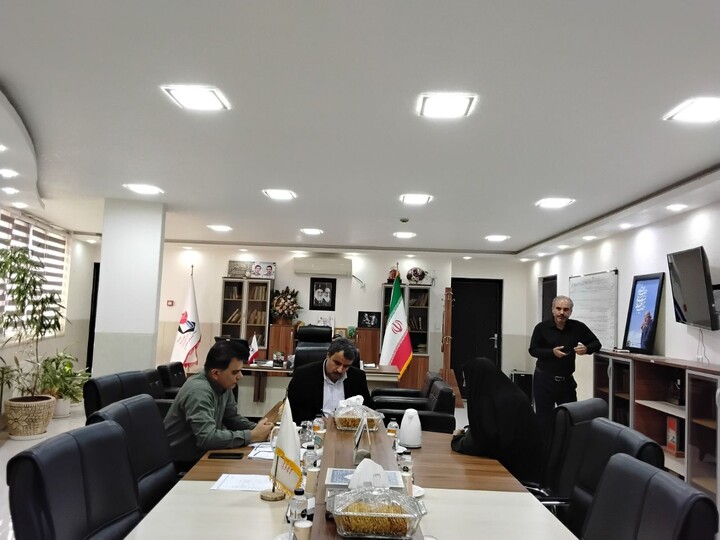 دیدار مردم مدیر کل بنیاد شهید با خانواده ایثارگران