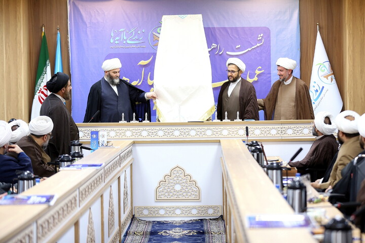 تصاویر/ رونمایی از کتاب های ۲۰ گانه مسجد با حضور حجت السلام والمسلمین قمی