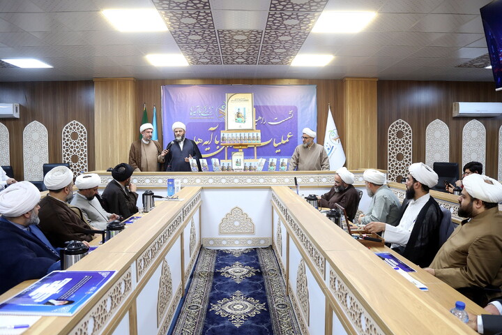 تصاویر/ رونمایی از کتاب های ۲۰ گانه مسجد با حضور حجت السلام والمسلمین قمی