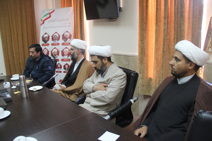 تصاویر /جلسه هم اندیشی و بررسی پروژه های پژوهشی در حوزه علمیه با حضور مدیر حوزه علمیه استان قزوین