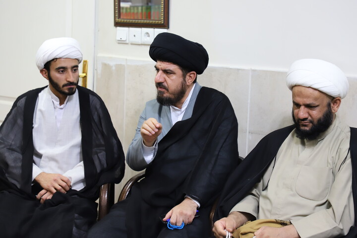 تصاویر / نشست صمیمی مدیر و معاونین حوزه علمیه کردستان با کادر و اساتید حوزه علمیه امام باقر (ع) کامیاران