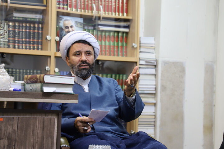 تصاویر / نشست صمیمی مدیر و معاونین حوزه علمیه کردستان با کادر و اساتید حوزه علمیه امام باقر (ع) کامیاران