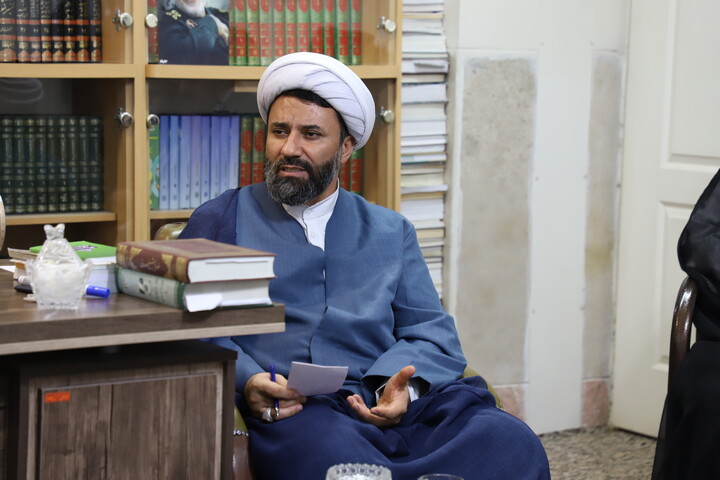 تصاویر / نشست صمیمی مدیر و معاونین حوزه علمیه کردستان با کادر و اساتید حوزه علمیه امام باقر (ع) کامیاران