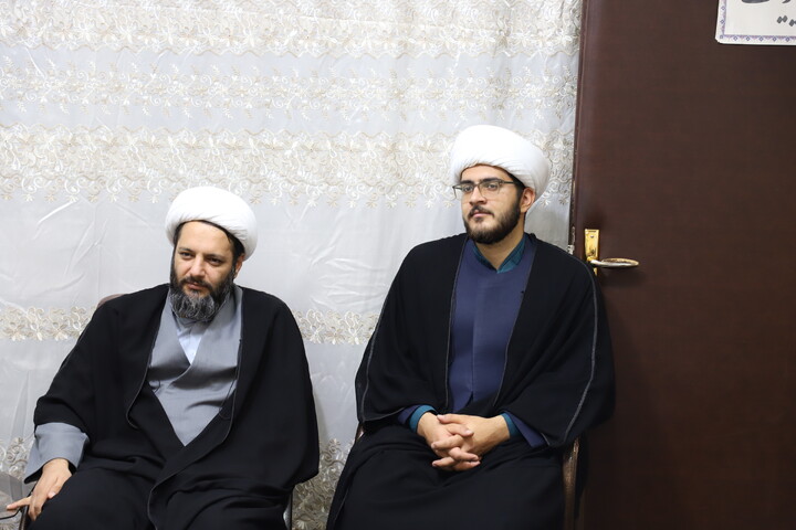 تصاویر / نشست صمیمی مدیر و معاونین حوزه علمیه کردستان با کادر و اساتید حوزه علمیه امام باقر (ع) کامیاران