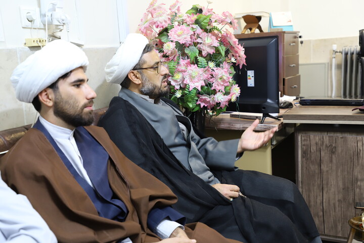 تصاویر / نشست صمیمی مدیر و معاونین حوزه علمیه کردستان با کادر و اساتید حوزه علمیه امام باقر (ع) کامیاران