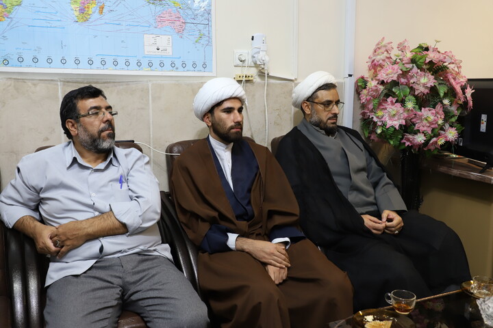 تصاویر / نشست صمیمی مدیر و معاونین حوزه علمیه کردستان با کادر و اساتید حوزه علمیه امام باقر (ع) کامیاران