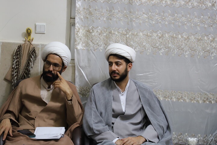 تصاویر / نشست صمیمی مدیر و معاونین حوزه علمیه کردستان با کادر و اساتید حوزه علمیه امام باقر (ع) کامیاران