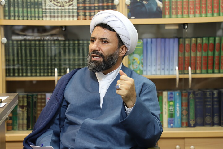 تصاویر / نشست صمیمی مدیر و معاونین حوزه علمیه کردستان با کادر و اساتید حوزه علمیه امام باقر (ع) کامیاران