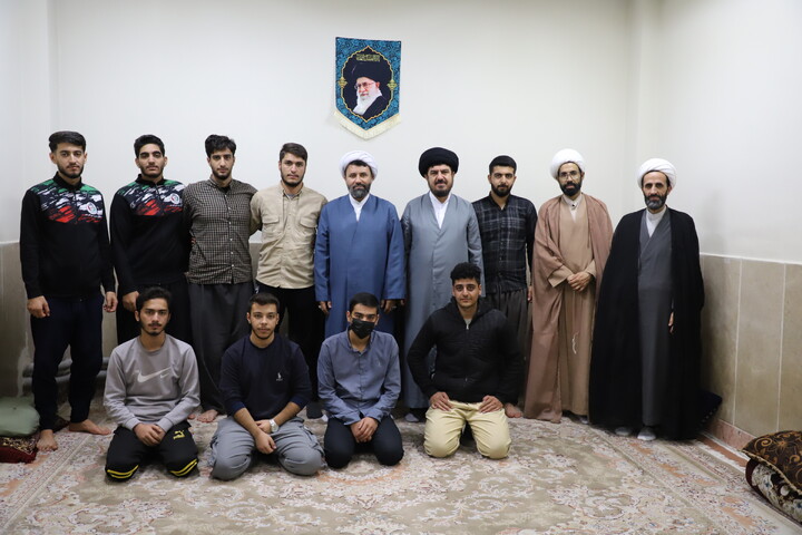 تصاویر/دیدار چهره‌به‌چهره مدیر حوزه علمیه کردستان با طلاب در حجرات حوزه امام باقر (ع) کامیاران