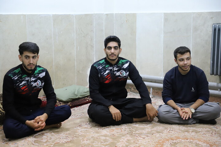 تصاویر/دیدار چهره‌به‌چهره مدیر حوزه علمیه کردستان با طلاب در حجرات حوزه امام باقر (ع) کامیاران