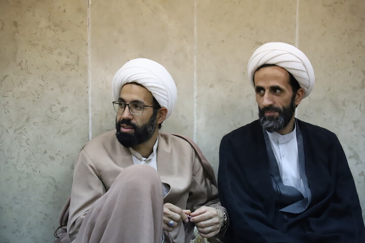 تصاویر/دیدار چهره‌به‌چهره مدیر حوزه علمیه کردستان با طلاب در حجرات حوزه امام باقر (ع) کامیاران