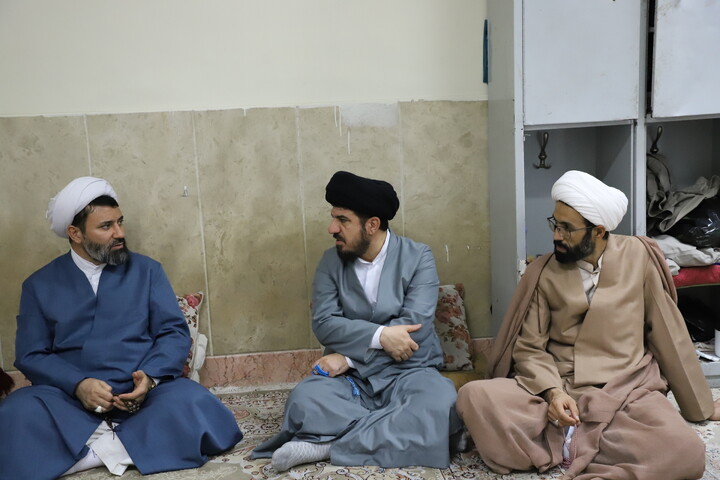 تصاویر/دیدار چهره‌به‌چهره مدیر حوزه علمیه کردستان با طلاب در حجرات حوزه امام باقر (ع) کامیاران