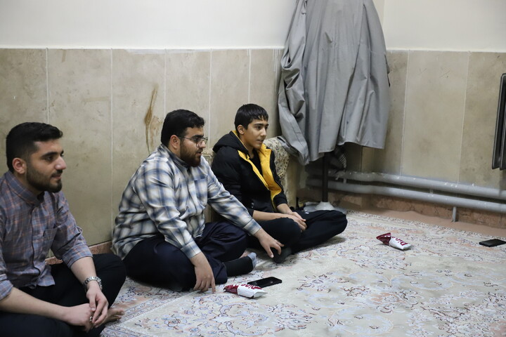 تصاویر/دیدار چهره‌به‌چهره مدیر حوزه علمیه کردستان با طلاب در حجرات حوزه امام باقر (ع) کامیاران